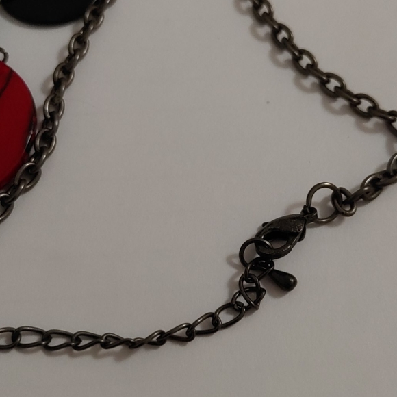 Red and black necklace - Picture 3 of 4